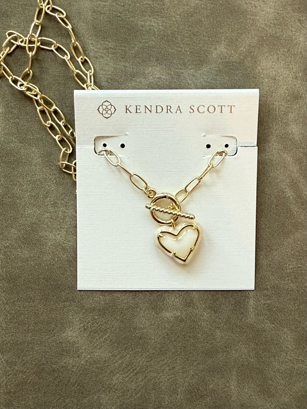 Kendra Scott Ari Gold Heart Toggle Pendant Necklace NEW